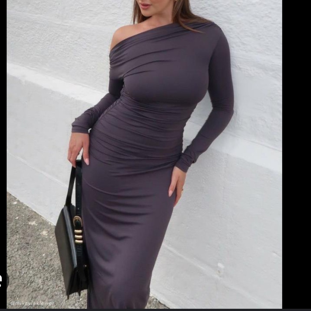 Meshki Charcoal Long Sleeve Rouched Midi Dress - Picture 3 of 3